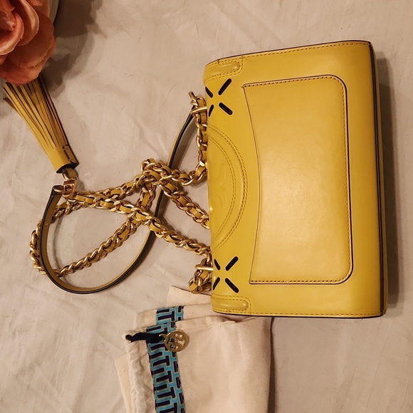 Tory Burch Fleming Perforated Diamond Shoulder Purse - Picture 7 of 11